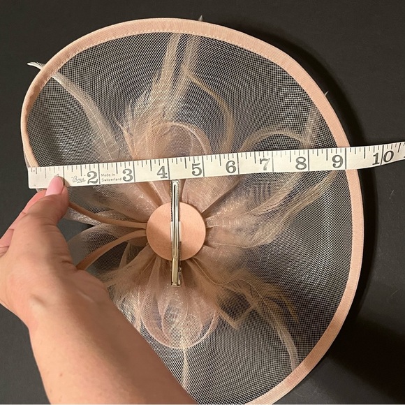 Fascinator hat, blush pink, hair pin fastening, real feathers detail - Picture 8 of 10